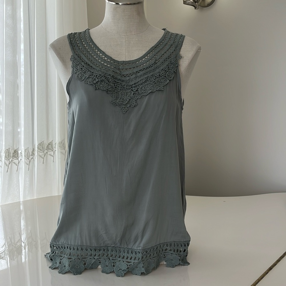 Unbranded lace tank size small